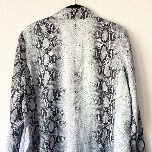 New Animari Blue Grey Snake Print Polyester Light Weight Blazer size L - Picture 6 of 15